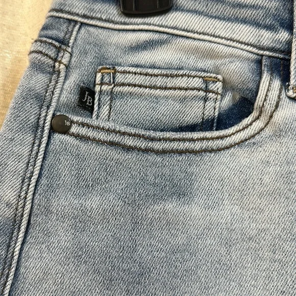 Judy Blue HW fray hem cut off dad shorts. Front rise 11” inseam 4.5” 15250 - Picture 4 of 7